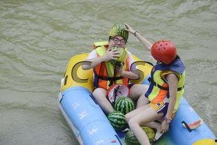 吃瓜看戏水上娱乐视频,吃瓜看戏，水上娱乐视频盛宴